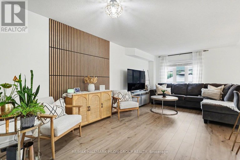 29660608/218-rolling-meadow-crescent/mer-bleuebradley-estatesanderson-park/ottawa/ontario/K1W0B1_3