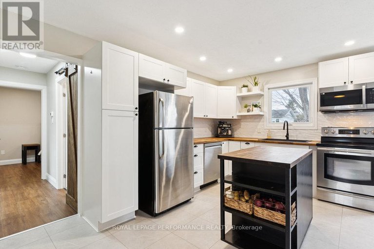 29416128/21-menard-street/embrun/russell/ontario/K0A1W1_15