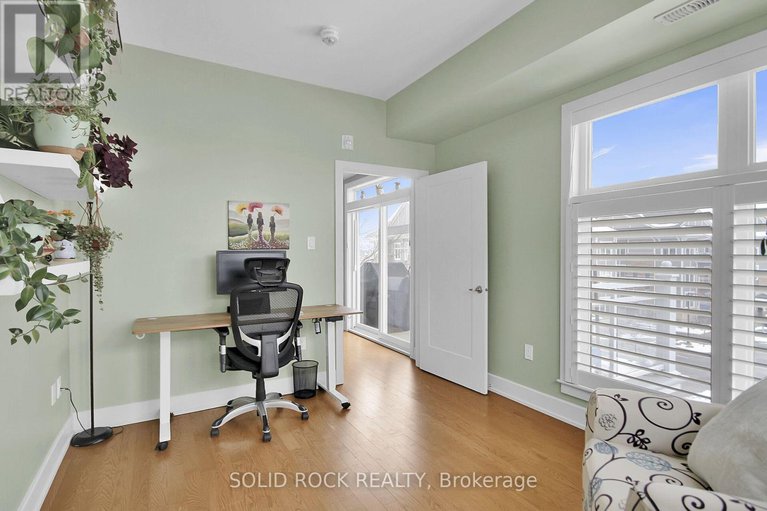 28510618/301-345-elizabeth-cosgrove-private/mer-bleuebradley-estatesanderson-park/ottawa/ontario/K1W0K6_18