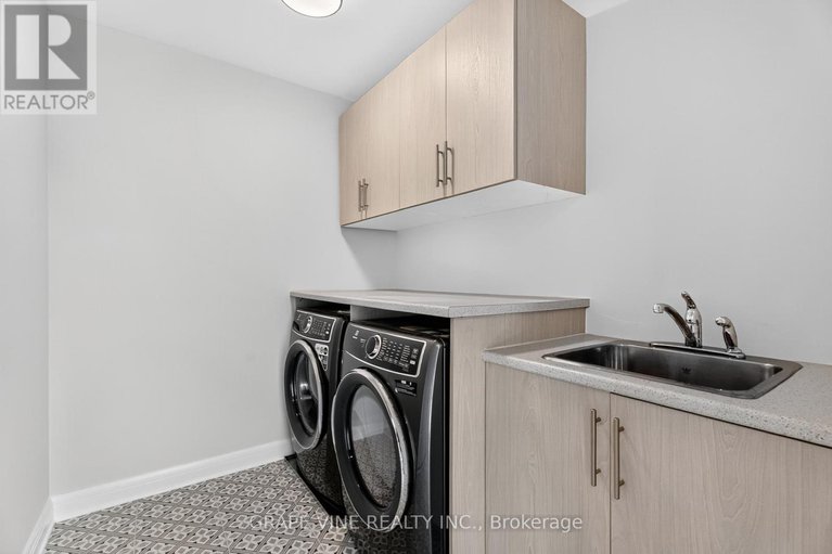 28743049/525-pimiwidon-street/cfb-rockcliffe-and-area/ottawa/ontario/K1K5A1_38