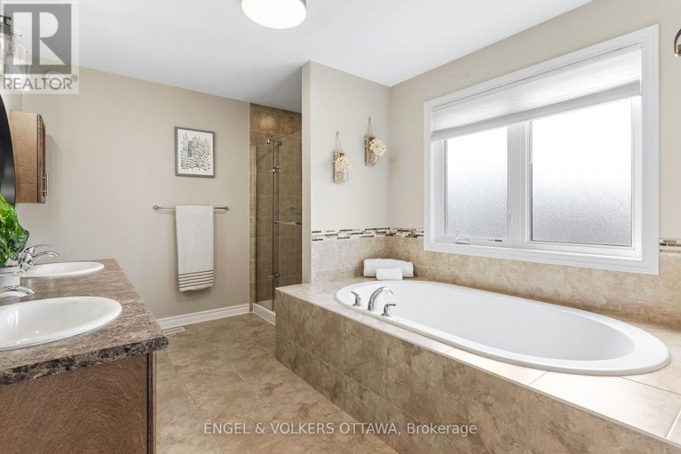 29651114/56-settlement-lane/village-of-russell/russell/ontario/K4R0A4_27