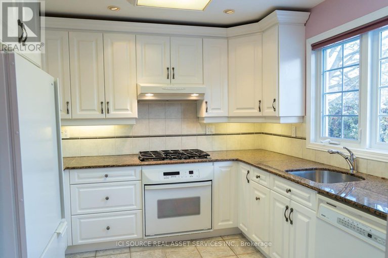 29282736/768-vinette-crescent/chatelaine-village/ottawa/ontario/K1E1W9_13