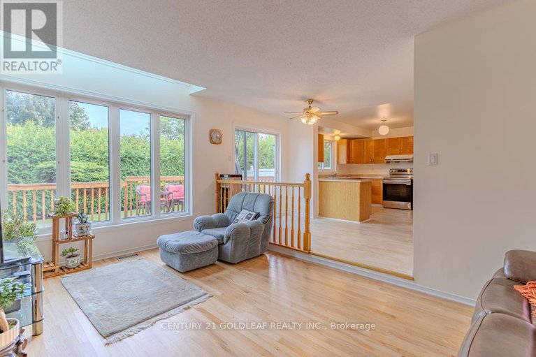 28864699/612-chenier-way/fallingbrookpineridge/ottawa/ontario/K4A1R1_11