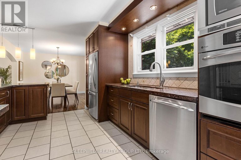 28651207/2209-belair-drive/bel-air-park/ottawa/ontario/K2C0X2_15