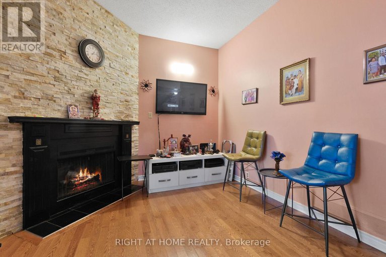 28221078/6104-vineyard-drive/convent-glen/ottawa/ontario/K1C2K2_21