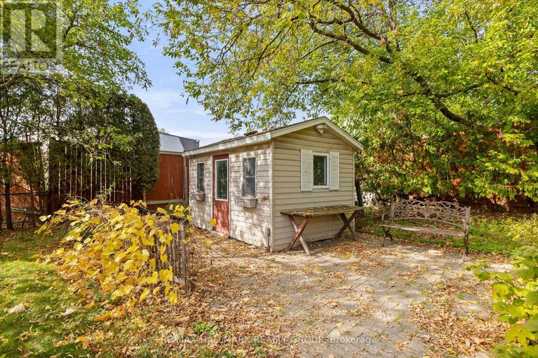 29013157/18-kerry-crescent/city-viewskylinefisher-heightsparkwood-hills/ottawa/ontario/K2E5V6_37