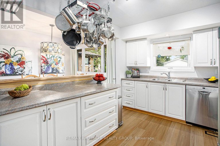28828284/2088-bangor-street/elmvale-acresurbandale/ottawa/ontario/K1G2X7_8