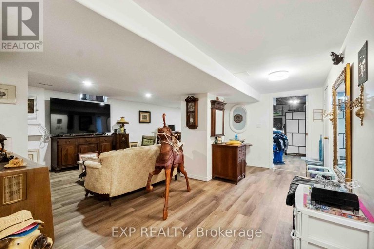 28986879/2092-legrand-crescent/queenswood-heights-south/ottawa/ontario/K1E3T6_27