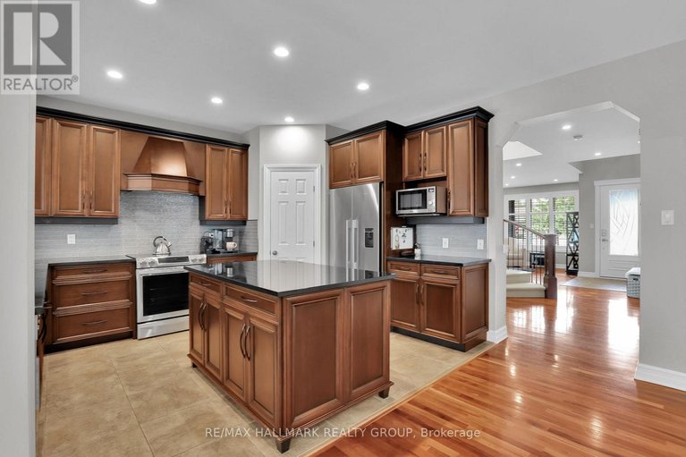 29678413/300-amita-crescent/mooneys-bay/ottawa/ontario/K2C4H9_6