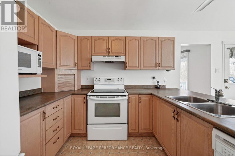 29652212/63-columbia-avenue/long-sault/south-stormont/ontario/K0C1P0_9