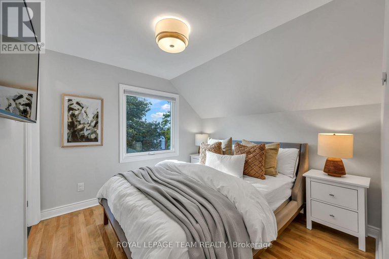 28806110/2233-beaver-avenue/alta-vista/ottawa/ontario/K1H7W3_33