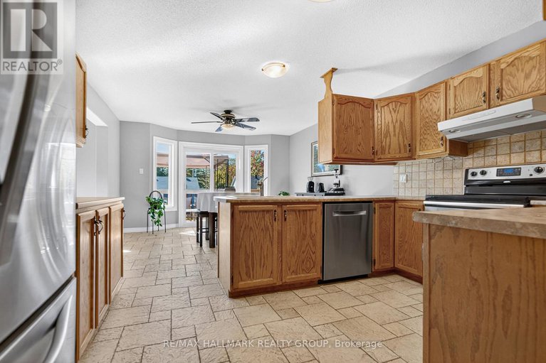 28939841/1354-gaultois-avenue/chateauneuf/ottawa/ontario/K1C3G6_5