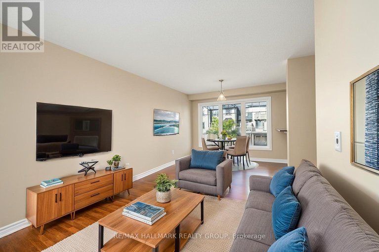 28978296/601-foxlight-circle/emerald-meadowstrailwest/ottawa/ontario/K2M0L9_14