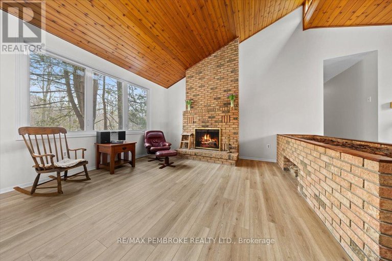 29556813/1235-millburn-crescent/cumberland-ridge/ottawa/ontario/K4C1C9_7