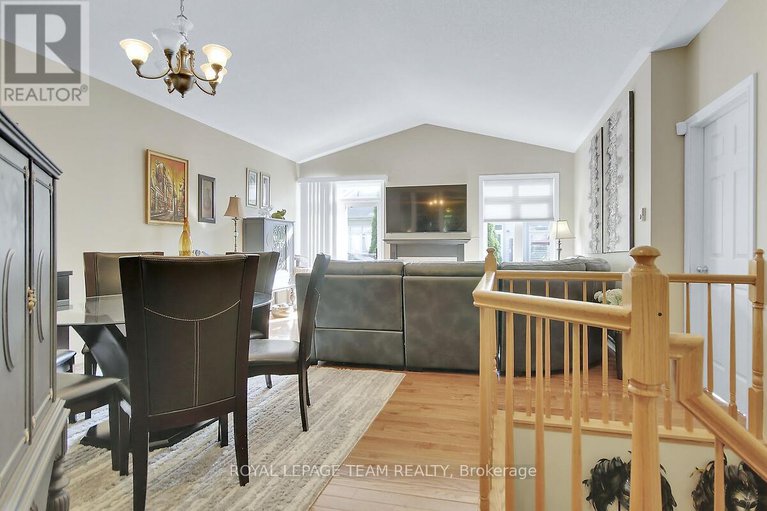 28626889/48-village-walk/manotick-village-manotick-estates/ottawa/ontario/K4M1L1_4