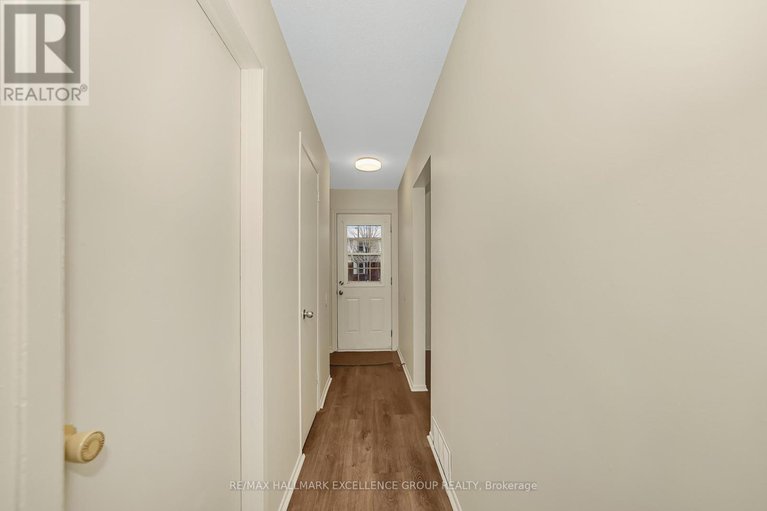 29167198/15-1968-fairglen-mews/blackburn-hamlet-south/ottawa/ontario/K1B5A5_4