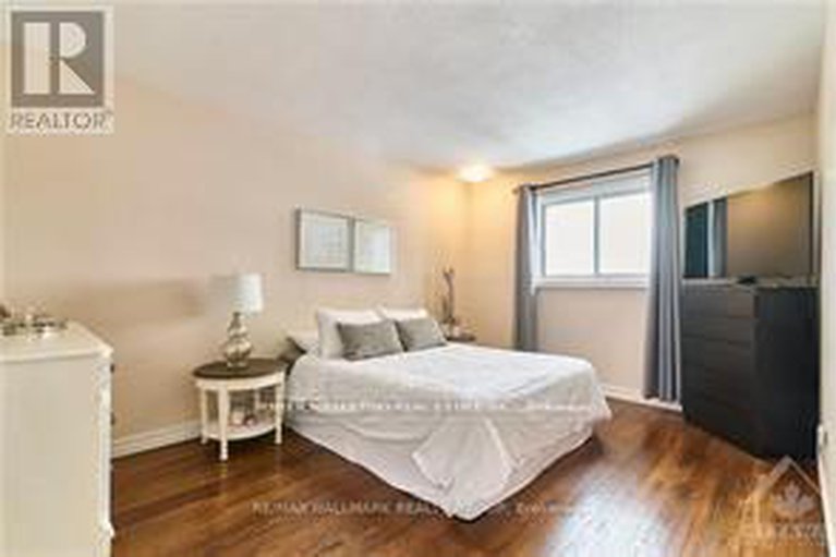 29244921/841-balsam-drive/chatelaine-village/ottawa/ontario/K1E1B8_10