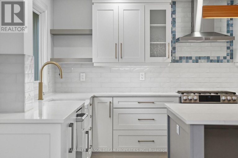 29155017/33-commanche-drive/city-viewskylinefisher-heightsparkwood-hills/ottawa/ontario/K2E6E8_4