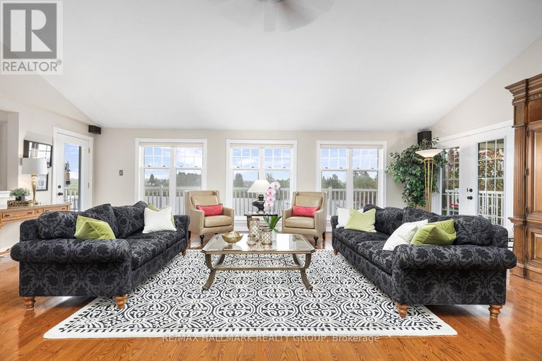 29074508/1-rideau-glen-drive/rideau-heightsashdalerideau-glen/ottawa/ontario/K2C3H1_7