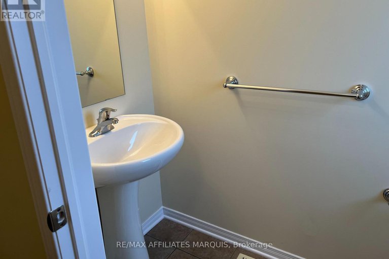 29397619/280-fir-lane/kemptville/north-grenville/ontario/K0G1J0_4