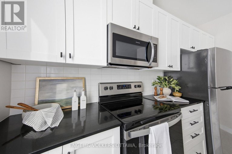 29396666/302-canadensis-lane/half-moon-bay/ottawa/ontario/K2J6X8_11