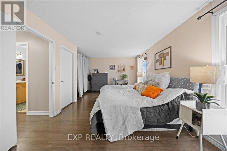 29599647/d-284-dalehurst-drive/tanglewood/ottawa/ontario/K2G4J5_26