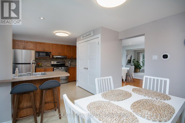 28302487/5-weybridge-drive/cedargrovefraserdale/ottawa/ontario/K2J4A1_22
