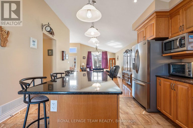 28748911/115-york-crossing-road/village-of-russell/russell/ontario/K4R0C5_9