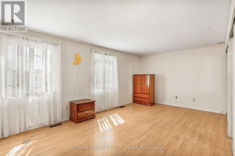 28836365/6321-fortune-drive/convent-glen-north/ottawa/ontario/K1C2A4_17