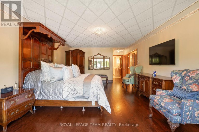28150557/10-nancy-avenue/sheahan-estatestrend-village/ottawa/ontario/K2H8L4_23