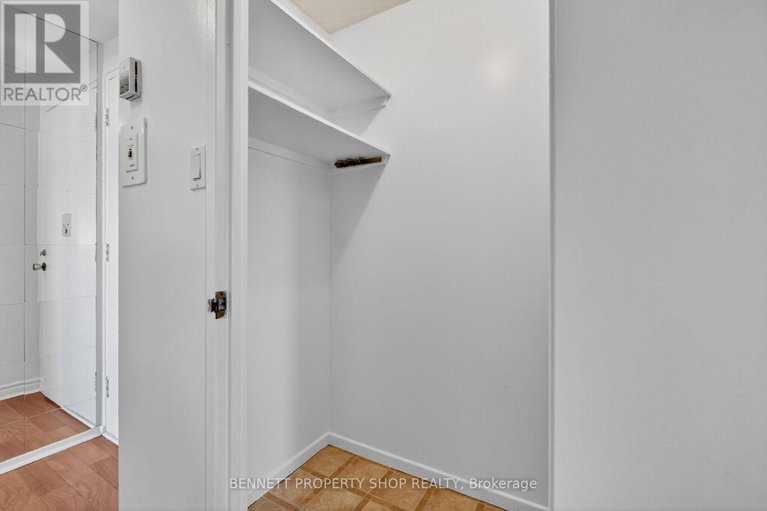 28981552/1015-915-elmsmere-road/beacon-hill-south/ottawa/ontario/K1J8H8_45