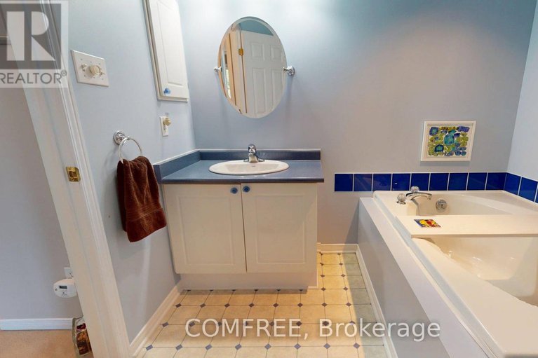 28797626/1315-silvestri-crescent/carson-grove/ottawa/ontario/K1J1E8_16