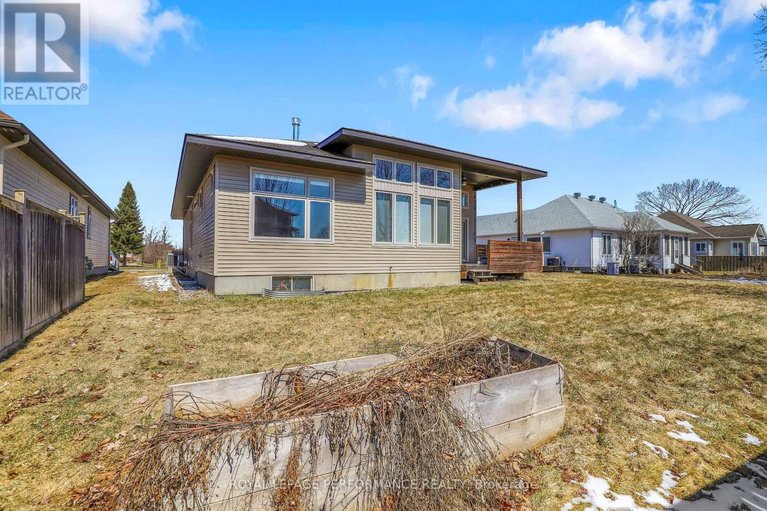 29578722/32-moore-street/richmond/ottawa/ontario/K0A2Z0_39