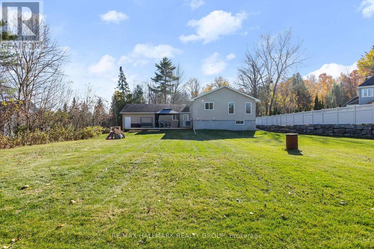 29050098/2605-pierrette-drive/cumberland-estates/ottawa/ontario/K4C1B6_36