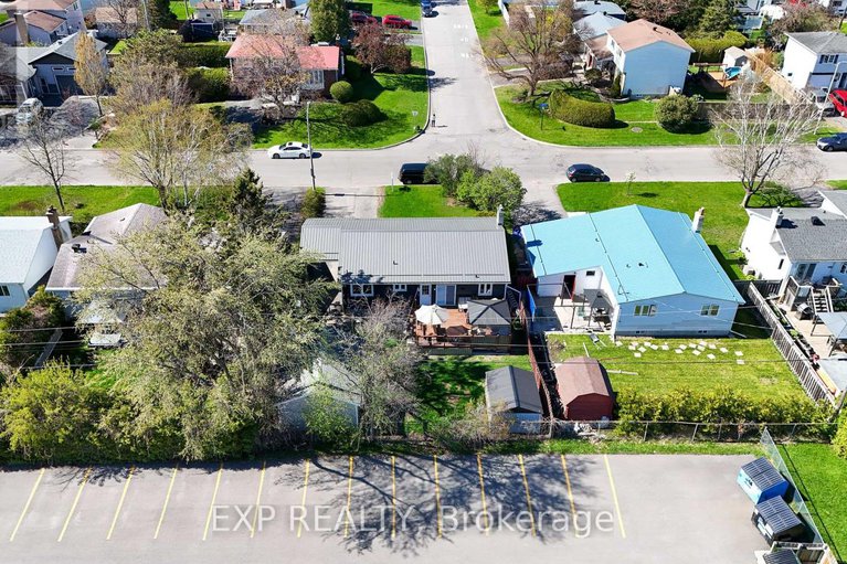 28303908/322-galloway-drive/bilberry-creekqueenswood-heights/ottawa/ontario/K1E1W3_37