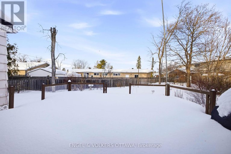 29371717/49-inverness-avenue/borden-farmstewart-farmcarleton-heightsparkwood-hills/ottawa/ontario/K2E6N6_31