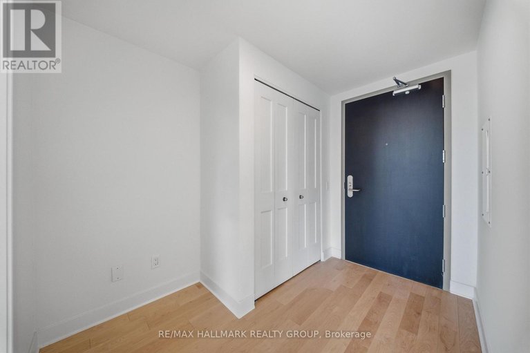 29589386/2001-180-george-street/lower-townbyward-market/ottawa/ontario/K1N0G8_5