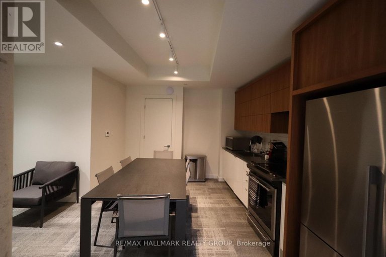 29641679/607-135-barrette-street/vanier/ottawa/ontario/K1L7Z9_26