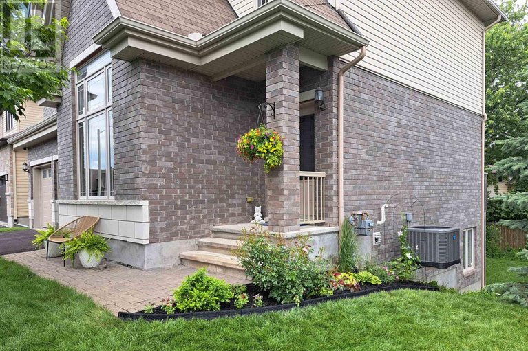 29499934/159-loreka-court/stittsville-north/ottawa/ontario/K2S0N3_43