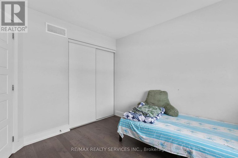 29447721/724-rouncey-road/emerald-meadowstrailwest/ottawa/ontario/K2S1B6_64