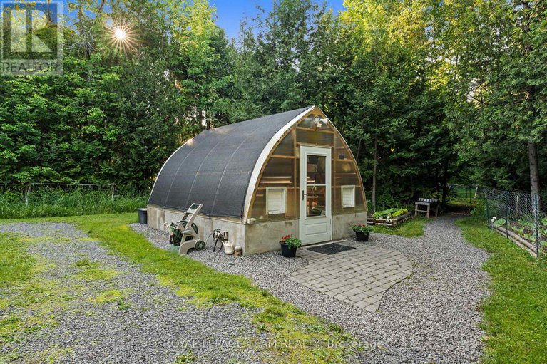 28836986/6005-earlscourt-crescent/manotick-east-to-manotick-station/ottawa/ontario/K4M1K2_45