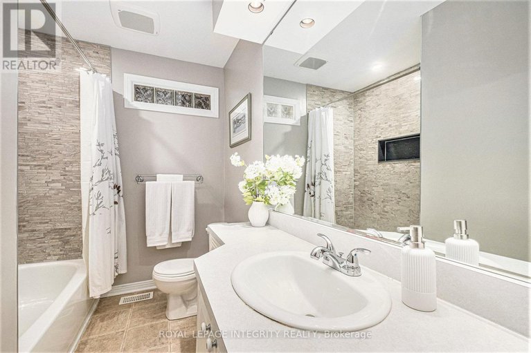 28620612/16-ember-glow-court/stittsville-central/ottawa/ontario/K2S1C3_21