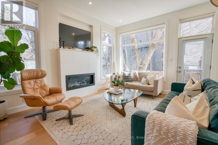 29579172/103a-stirling-avenue/hintonburg/ottawa/ontario/K1Y1P9_17