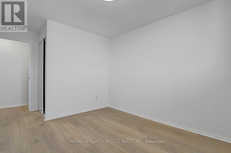 29180738/410-415-greenview-avenue/britannia/ottawa/ontario/K2B8G5_31