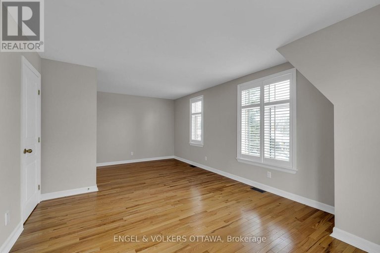 29476157/145-manorhill-private/urbandale-acres/ottawa/ontario/K1H2J3_19