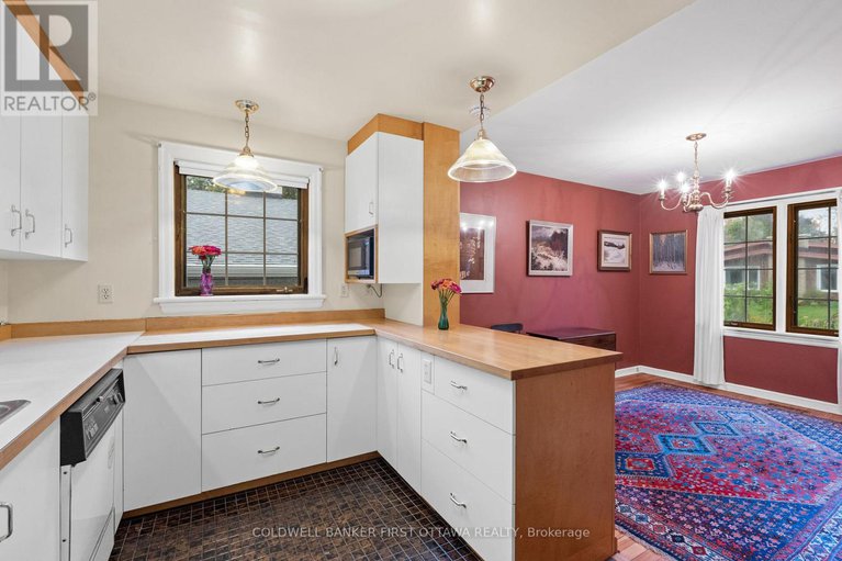 28932809/895-dundee-avenue/queensway-terrace-north/ottawa/ontario/K2B5T2_16