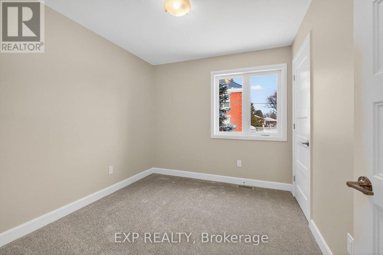 29612429/53-craig-street/village-of-russell/russell/ontario/K4R1A6_16