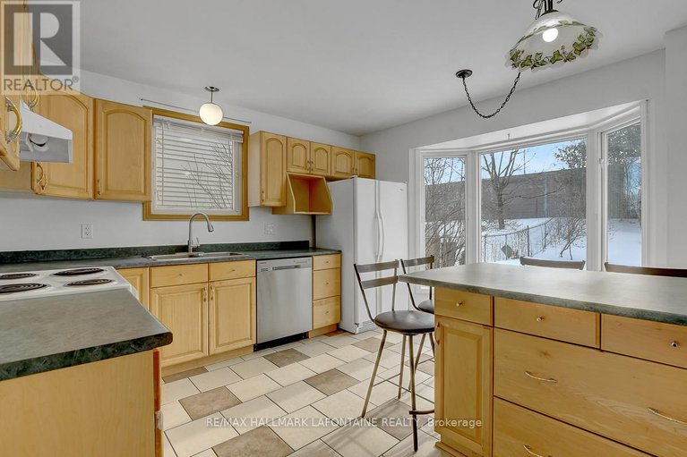 29381191/6128-vineyard-drive/convent-glen/ottawa/ontario/K1C2N6_17