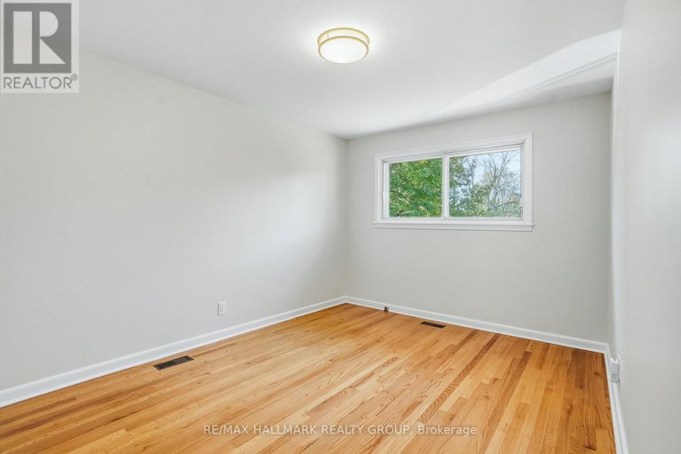 29046798/1760-laxton-crescent/bel-air-heights/ottawa/ontario/K2C2N3_15