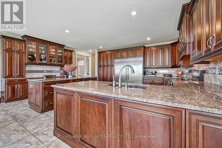 28568193/1530-creagan-court/cumberland-estates/ottawa/ontario/K4C0A5_19